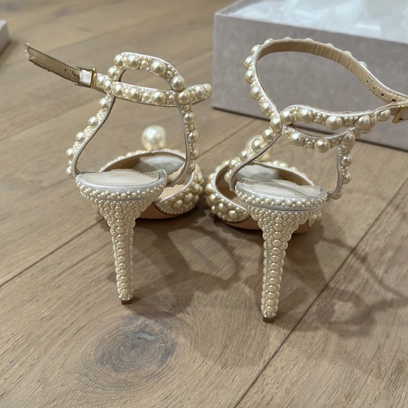 Like NEW! Jimmy Choo pearl heals - Picture 5 of 8